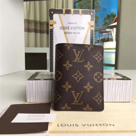 LOUIS VUITTON Monogram James Wallet .